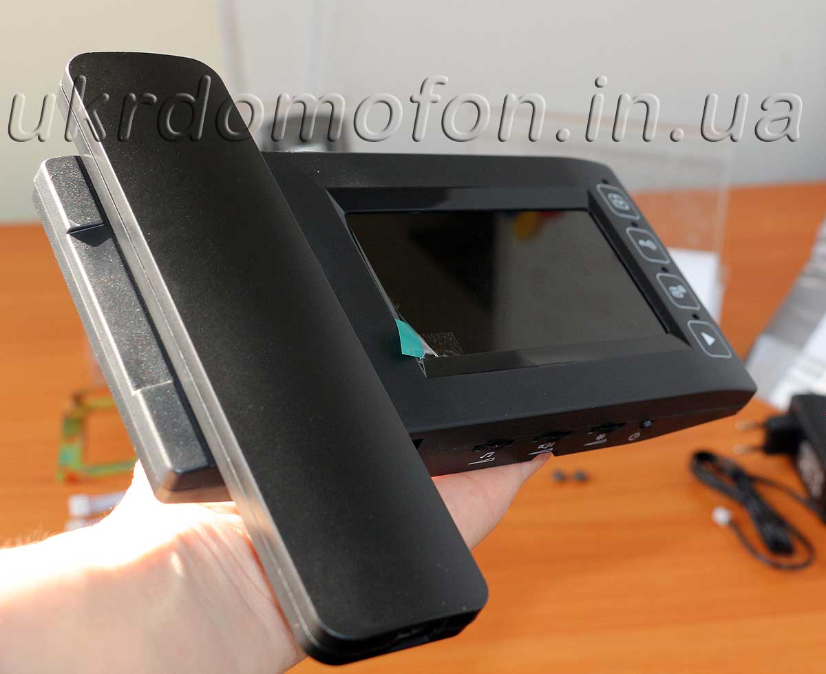 фото внешний вид видеодомофон черный PoliceCam PC-437R0 фото внешний вид видеодомофон черный PoliceCam PC-437R0