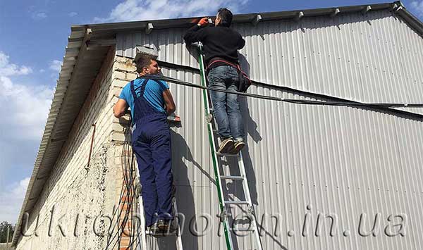 Сложный монтаж системы видеонаблюдение на зерноперерабатывающем предприятии Прочитать статью Монтаж системы видеонаблюдение на зерноперерабатывающем предприятии